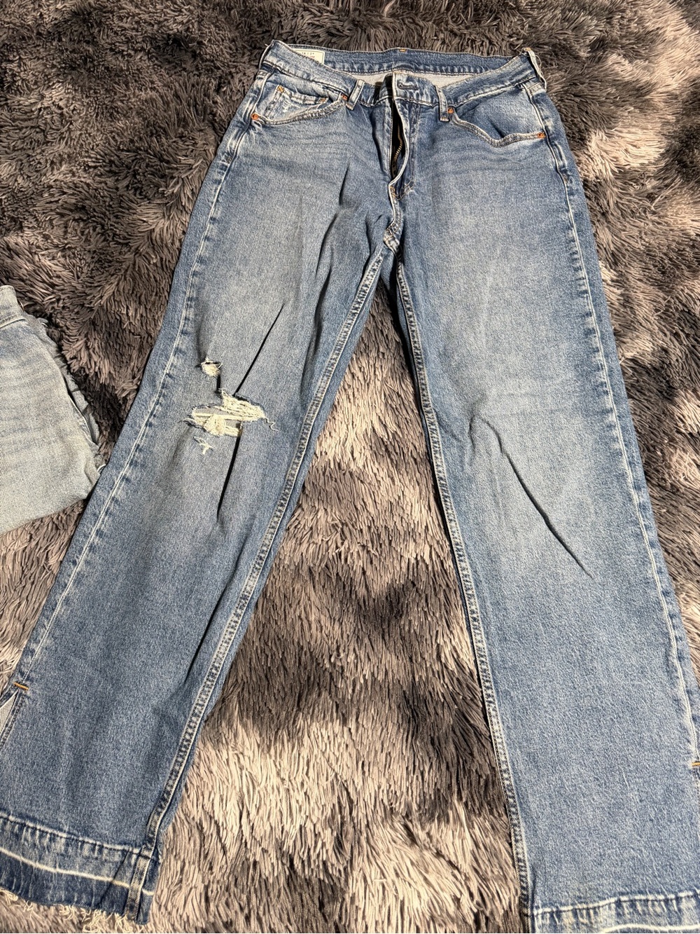 GAP Light Blue Straight-Leg Women's Jeans with Distressed Knee